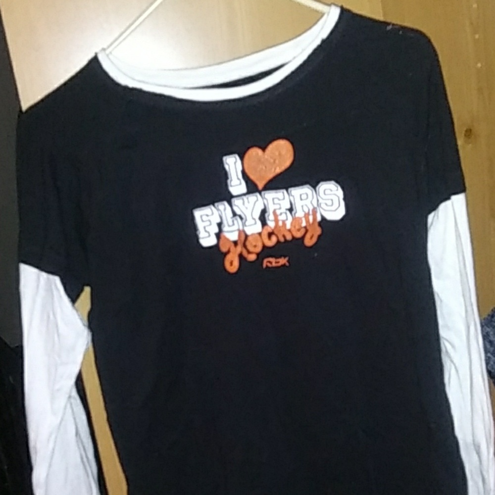 This is a I heart flyers hockey long sleeved shirt